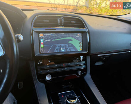 Серый Ягуар Ф-Пейс, объемом двигателя 2 л и пробегом 131 тыс. км за 27500 $, фото 18 на Automoto.ua