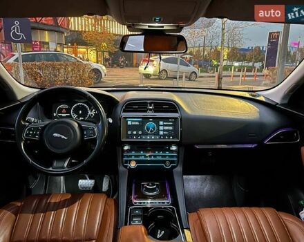 Серый Ягуар Ф-Пейс, объемом двигателя 2 л и пробегом 146 тыс. км за 22490 $, фото 24 на Automoto.ua