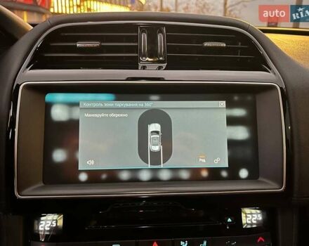 Серый Ягуар Ф-Пейс, объемом двигателя 2 л и пробегом 146 тыс. км за 22490 $, фото 20 на Automoto.ua