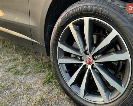 Серый Ягуар Ф-Пейс, объемом двигателя 2 л и пробегом 180 тыс. км за 18900 $, фото 31 на Automoto.ua