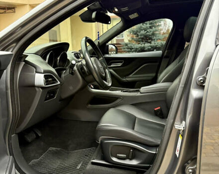 Серый Ягуар Ф-Пейс, объемом двигателя 3 л и пробегом 100 тыс. км за 23500 $, фото 22 на Automoto.ua