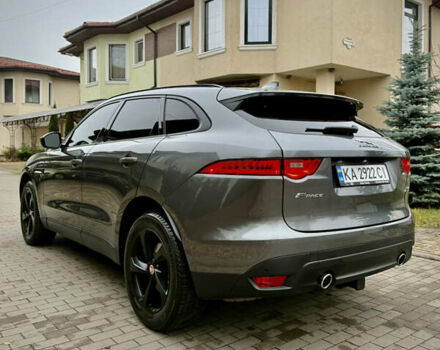 Серый Ягуар Ф-Пейс, объемом двигателя 3 л и пробегом 100 тыс. км за 23500 $, фото 6 на Automoto.ua