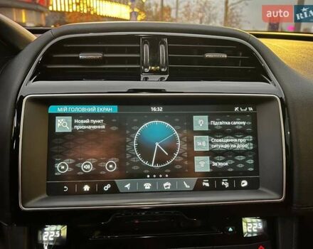 Серый Ягуар Ф-Пейс, объемом двигателя 2 л и пробегом 146 тыс. км за 22490 $, фото 19 на Automoto.ua