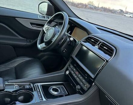 Серый Ягуар Ф-Пейс, объемом двигателя 3 л и пробегом 103 тыс. км за 21900 $, фото 9 на Automoto.ua