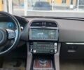 Серый Ягуар Ф-Пейс, объемом двигателя 2 л и пробегом 200 тыс. км за 23900 $, фото 25 на Automoto.ua