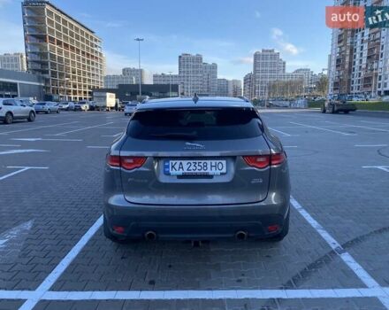 Серый Ягуар Ф-Пейс, объемом двигателя 3 л и пробегом 103 тыс. км за 28000 $, фото 4 на Automoto.ua