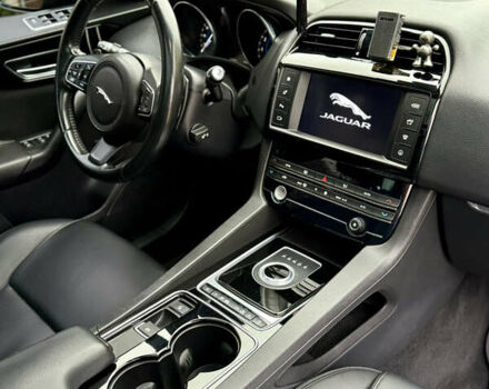 Серый Ягуар Ф-Пейс, объемом двигателя 3 л и пробегом 100 тыс. км за 23500 $, фото 39 на Automoto.ua