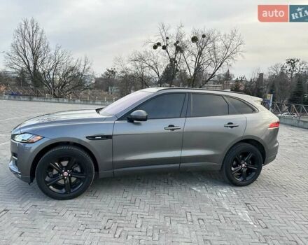 Серый Ягуар Ф-Пейс, объемом двигателя 3 л и пробегом 103 тыс. км за 21900 $, фото 2 на Automoto.ua