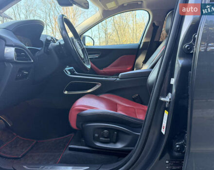 Серый Ягуар Ф-Пейс, объемом двигателя 2 л и пробегом 131 тыс. км за 27500 $, фото 14 на Automoto.ua