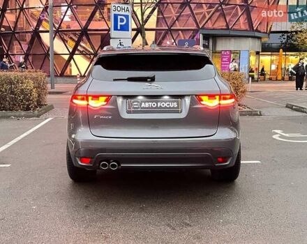 Серый Ягуар Ф-Пейс, объемом двигателя 2 л и пробегом 146 тыс. км за 22490 $, фото 5 на Automoto.ua