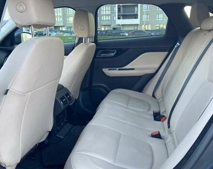 Серый Ягуар Ф-Пейс, объемом двигателя 3 л и пробегом 103 тыс. км за 28000 $, фото 9 на Automoto.ua