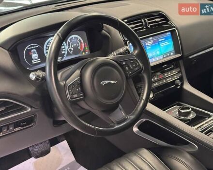 Серый Ягуар Ф-Пейс, объемом двигателя 2.99 л и пробегом 161 тыс. км за 25990 $, фото 25 на Automoto.ua