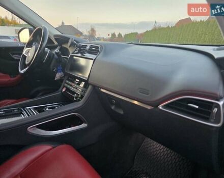 Серый Ягуар Ф-Пейс, объемом двигателя 2 л и пробегом 178 тыс. км за 22500 $, фото 22 на Automoto.ua