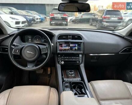 Серый Ягуар Ф-Пейс, объемом двигателя 2 л и пробегом 164 тыс. км за 25400 $, фото 8 на Automoto.ua