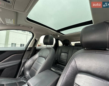 Серый Ягуар Ф-Пейс, объемом двигателя 3 л и пробегом 109 тыс. км за 20990 $, фото 43 на Automoto.ua