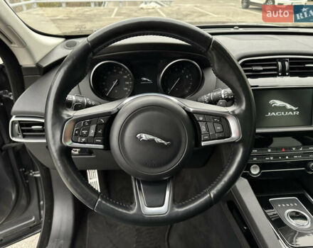 Серый Ягуар Ф-Пейс, объемом двигателя 3 л и пробегом 109 тыс. км за 20990 $, фото 25 на Automoto.ua