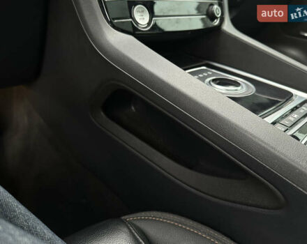 Серый Ягуар Ф-Пейс, объемом двигателя 3 л и пробегом 109 тыс. км за 20990 $, фото 41 на Automoto.ua