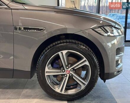 Серый Ягуар Ф-Пейс, объемом двигателя 3 л и пробегом 161 тыс. км за 27900 $, фото 4 на Automoto.ua