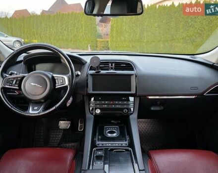 Серый Ягуар Ф-Пейс, объемом двигателя 2 л и пробегом 178 тыс. км за 22500 $, фото 28 на Automoto.ua