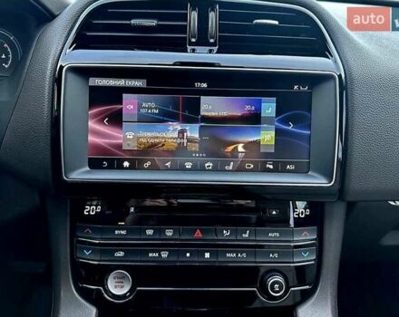 Серый Ягуар Ф-Пейс, объемом двигателя 2 л и пробегом 156 тыс. км за 26500 $, фото 3 на Automoto.ua