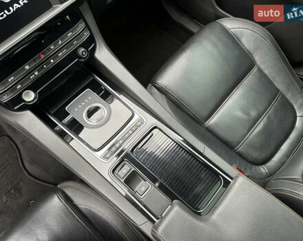 Серый Ягуар Ф-Пейс, объемом двигателя 3 л и пробегом 109 тыс. км за 20990 $, фото 34 на Automoto.ua