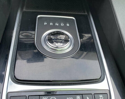 Сірий Ягуар Ф-Пейс, об'ємом двигуна 2 л та пробігом 171 тис. км за 17999 $, фото 42 на Automoto.ua