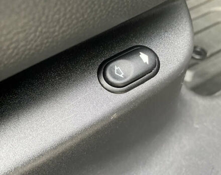 Сірий Ягуар Ф-Пейс, об'ємом двигуна 2 л та пробігом 171 тис. км за 17999 $, фото 36 на Automoto.ua