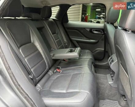 Сірий Ягуар Ф-Пейс, об'ємом двигуна 3 л та пробігом 147 тис. км за 22990 $, фото 13 на Automoto.ua