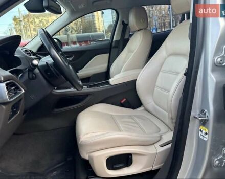 Серый Ягуар Ф-Пейс, объемом двигателя 2 л и пробегом 164 тыс. км за 25400 $, фото 12 на Automoto.ua