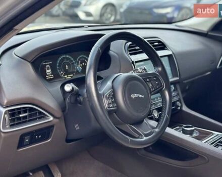 Серый Ягуар Ф-Пейс, объемом двигателя 2 л и пробегом 164 тыс. км за 25400 $, фото 9 на Automoto.ua