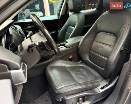 Сірий Ягуар Ф-Пейс, об'ємом двигуна 3 л та пробігом 147 тис. км за 22990 $, фото 11 на Automoto.ua