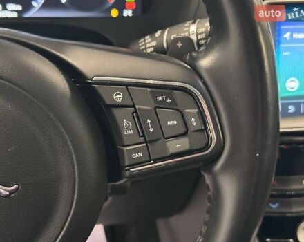 Серый Ягуар Ф-Пейс, объемом двигателя 2.99 л и пробегом 161 тыс. км за 25990 $, фото 23 на Automoto.ua