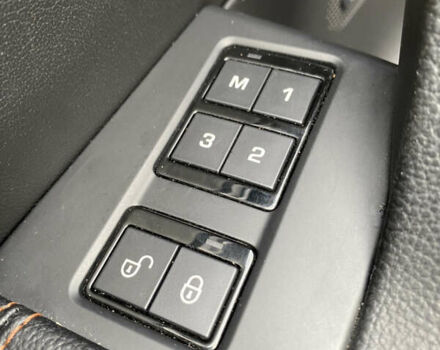 Сірий Ягуар Ф-Пейс, об'ємом двигуна 2 л та пробігом 171 тис. км за 17999 $, фото 28 на Automoto.ua