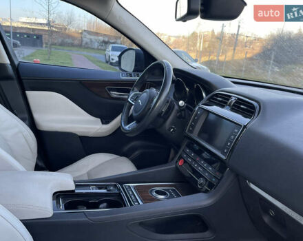 Сірий Ягуар Ф-Пейс, об'ємом двигуна 2 л та пробігом 108 тис. км за 24500 $, фото 15 на Automoto.ua