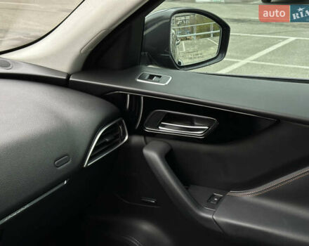 Серый Ягуар Ф-Пейс, объемом двигателя 3 л и пробегом 109 тыс. км за 20990 $, фото 36 на Automoto.ua