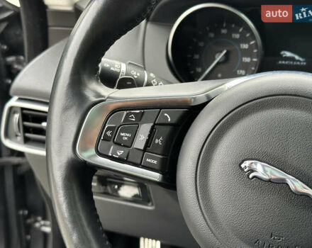 Серый Ягуар Ф-Пейс, объемом двигателя 3 л и пробегом 109 тыс. км за 20990 $, фото 26 на Automoto.ua