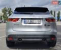 Серый Ягуар Ф-Пейс, объемом двигателя 2 л и пробегом 133 тыс. км за 18500 $, фото 6 на Automoto.ua