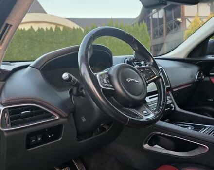 Серый Ягуар Ф-Пейс, объемом двигателя 2 л и пробегом 178 тыс. км за 22500 $, фото 17 на Automoto.ua