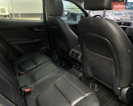 Сірий Ягуар Ф-Пейс, об'ємом двигуна 2 л та пробігом 171 тис. км за 17999 $, фото 37 на Automoto.ua