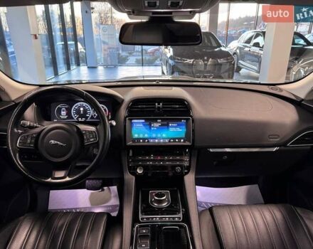 Серый Ягуар Ф-Пейс, объемом двигателя 2.99 л и пробегом 161 тыс. км за 25990 $, фото 41 на Automoto.ua
