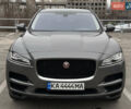 Серый Ягуар Ф-Пейс, объемом двигателя 3 л и пробегом 109 тыс. км за 20990 $, фото 1 на Automoto.ua