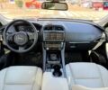 Сірий Ягуар Ф-Пейс, об'ємом двигуна 2 л та пробігом 60 тис. км за 28490 $, фото 34 на Automoto.ua