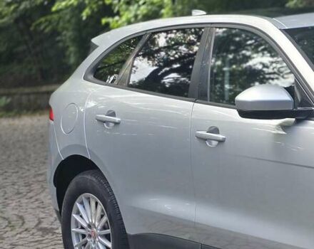 Серый Ягуар Ф-Пейс, объемом двигателя 2 л и пробегом 133 тыс. км за 21789 $, фото 2 на Automoto.ua