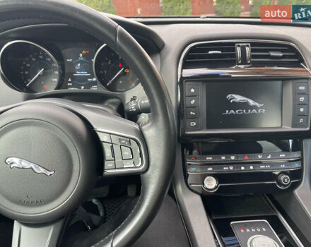 Ягуар Ф-Пейс 2017 в Фастове на Automoto.ua Серый Ягуар Ф-Пейс, объемом двигателя 2 л и пробегом 130 тыс. км за 17999 $, фото 10 на Automoto.ua
