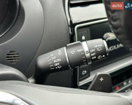 Серый Ягуар Ф-Пейс, объемом двигателя 3 л и пробегом 109 тыс. км за 20990 $, фото 29 на Automoto.ua