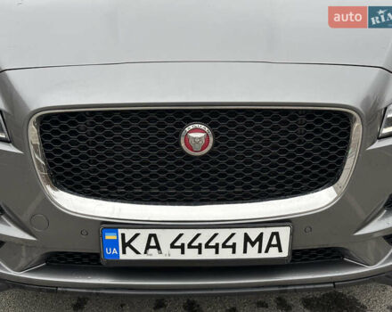 Серый Ягуар Ф-Пейс, объемом двигателя 3 л и пробегом 109 тыс. км за 20990 $, фото 14 на Automoto.ua