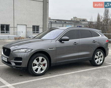 Серый Ягуар Ф-Пейс, объемом двигателя 3 л и пробегом 109 тыс. км за 20990 $, фото 2 на Automoto.ua