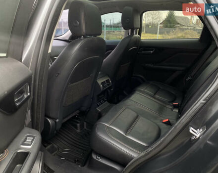 Сірий Ягуар Ф-Пейс, об'ємом двигуна 2 л та пробігом 171 тис. км за 17999 $, фото 33 на Automoto.ua