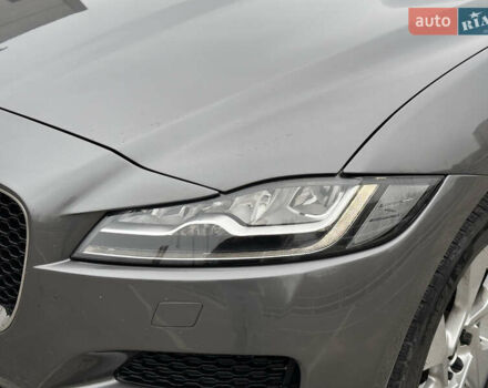 Серый Ягуар Ф-Пейс, объемом двигателя 3 л и пробегом 109 тыс. км за 20990 $, фото 15 на Automoto.ua