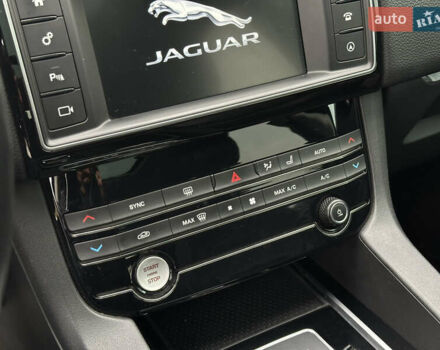 Сірий Ягуар Ф-Пейс, об'ємом двигуна 3 л та пробігом 108 тис. км за 19999 $, фото 27 на Automoto.ua